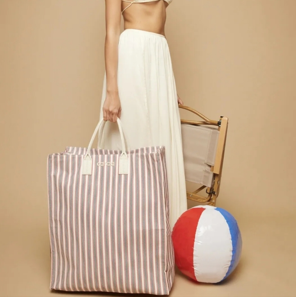 Caraa Beach travel tote